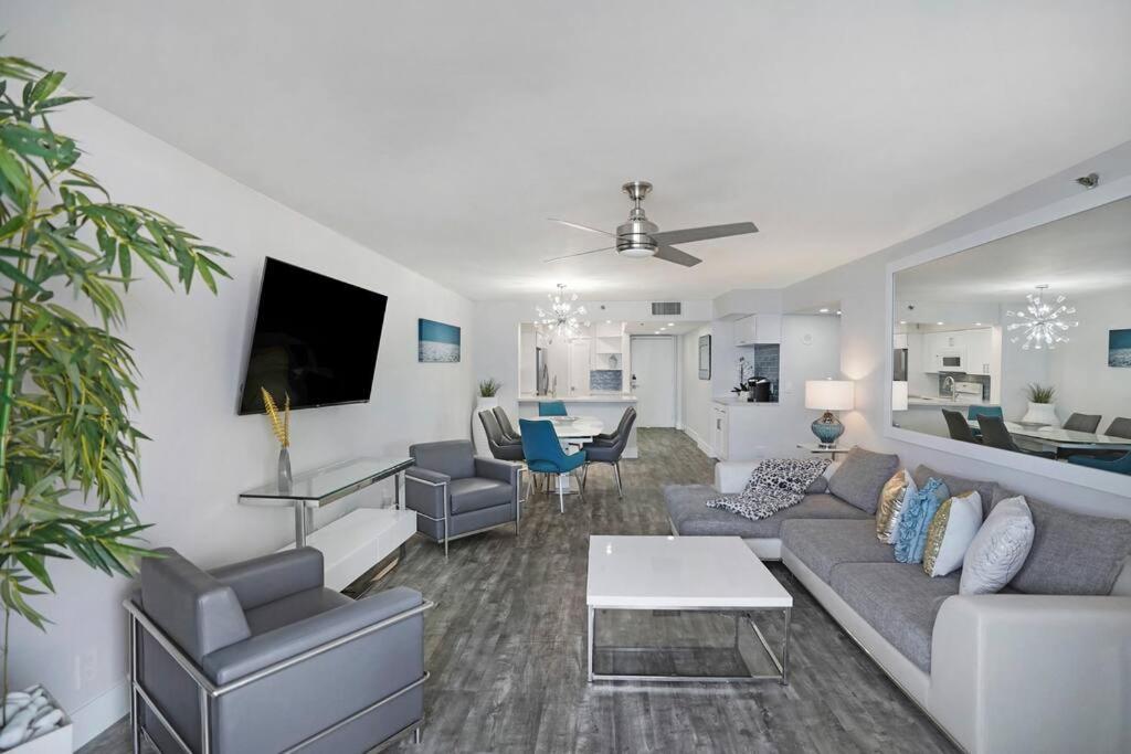 Vice! Totally Renovated, Water & Park Views! * Miami