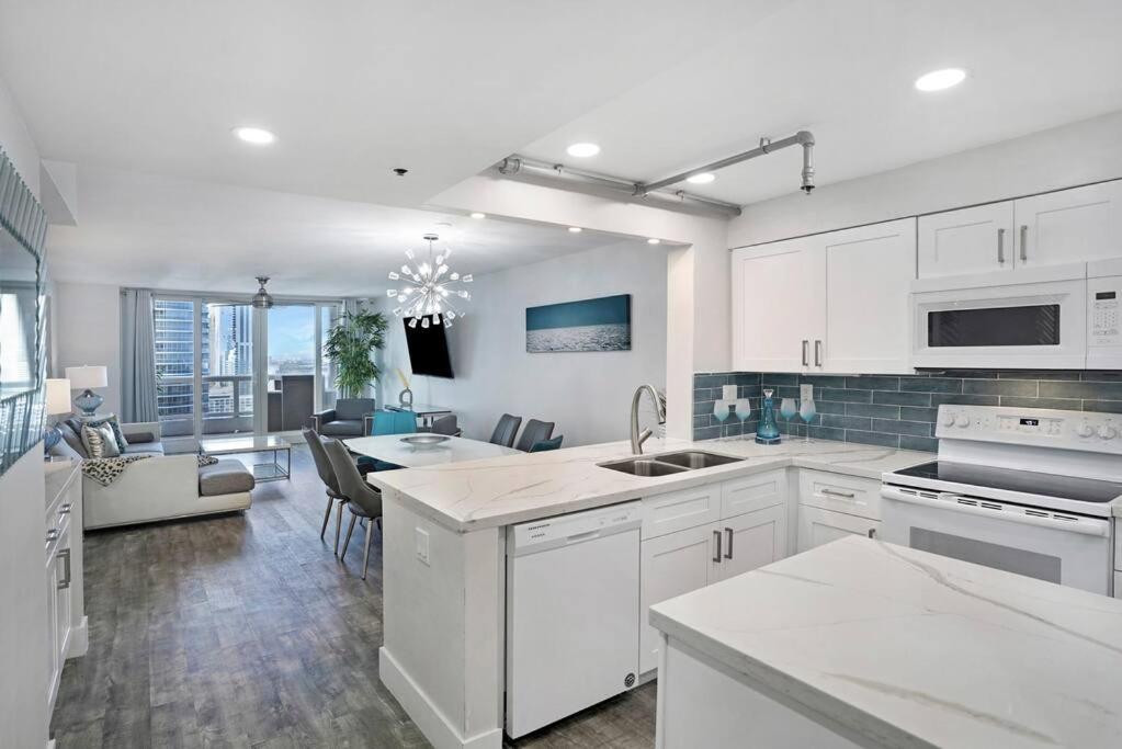 Apartment Vice! Totally Renovated, Water & Park Views! *
