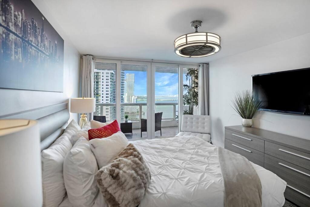 Apartment Vice! Totally Renovated, Water & Park Views!