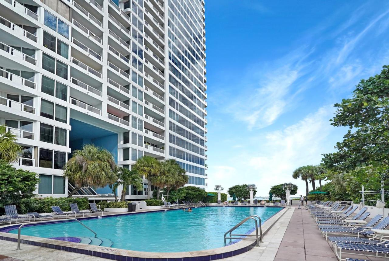 Vice! Totally Renovated, Water & Park Views! Apartment *