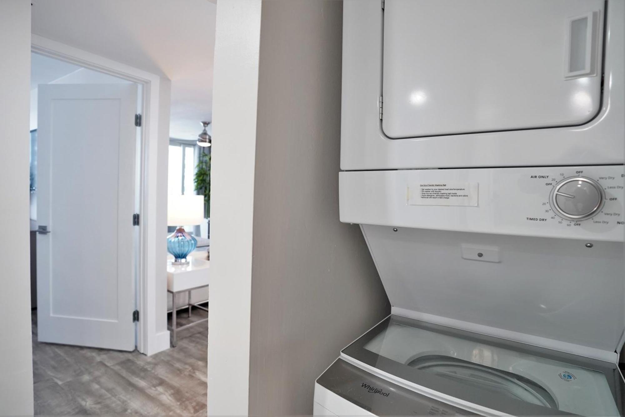 Apartment Vice! Totally Renovated, Water & Park Views! *